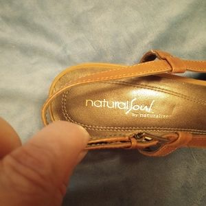 Women's sandal by Naturalizer.